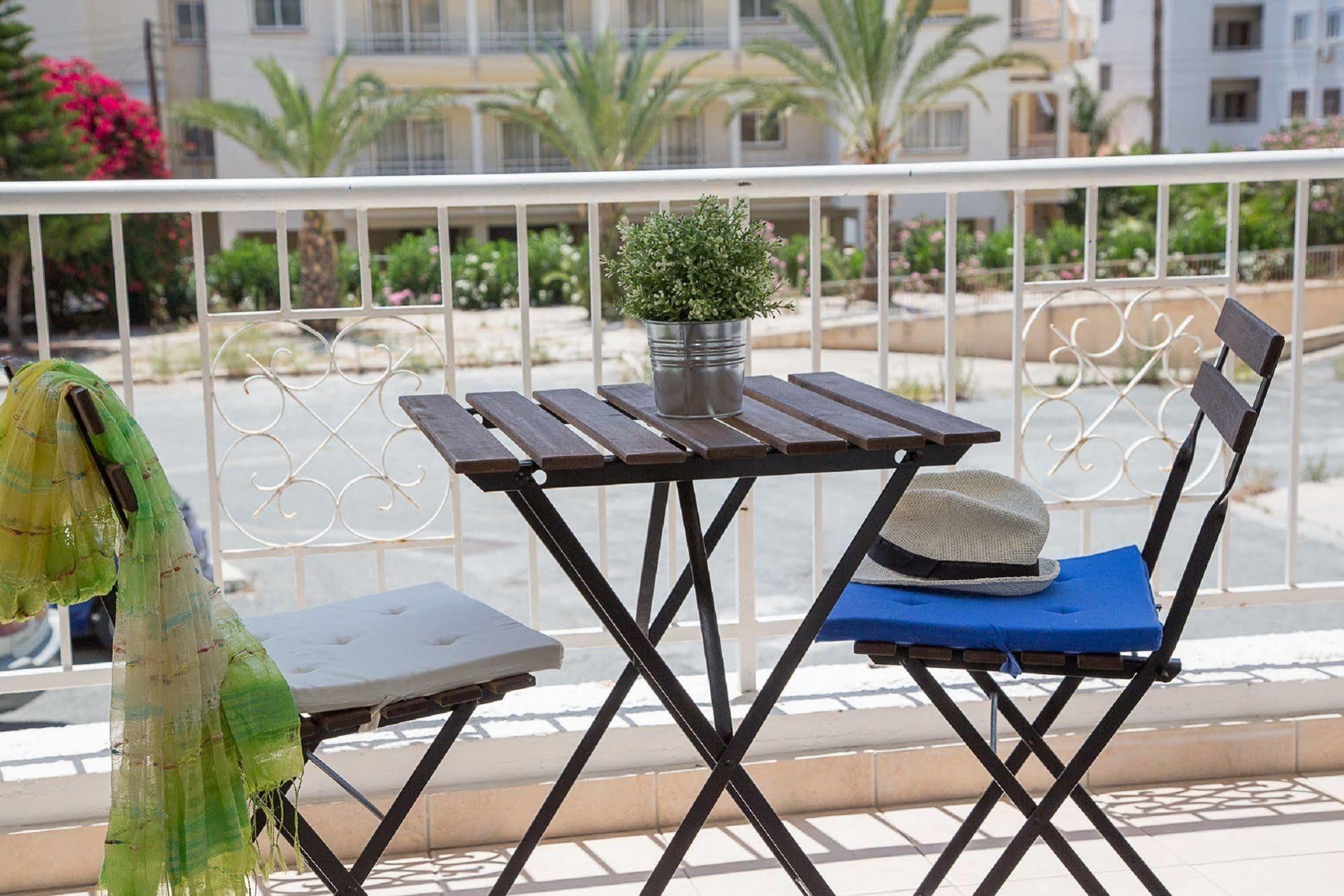 Paphos Love Nest Apartment エクステリア 写真